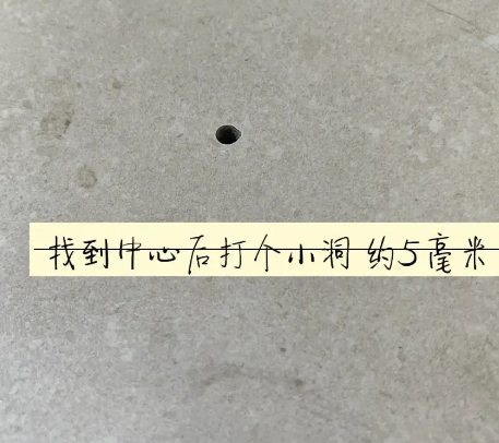 新巴尔虎右瓷砖空鼓维修公司专业解答在瓷砖铺贴过程中，如果砂料搅拌不均匀，将会带来以下问题
