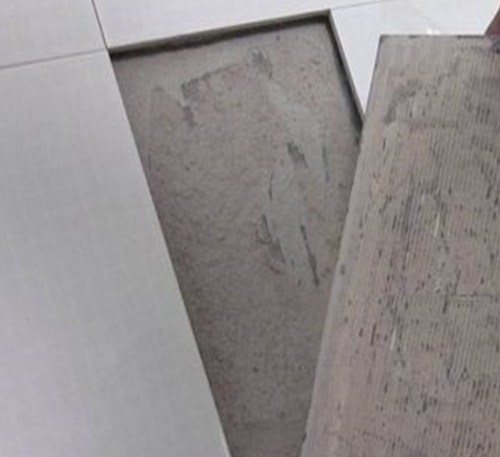新巴尔虎右瓷砖空鼓维修公司分享瓷砖铺贴时如果打浆（即涂抹在瓷砖背面和基层上的砂浆或瓷砖胶）过少，会带来以下问题